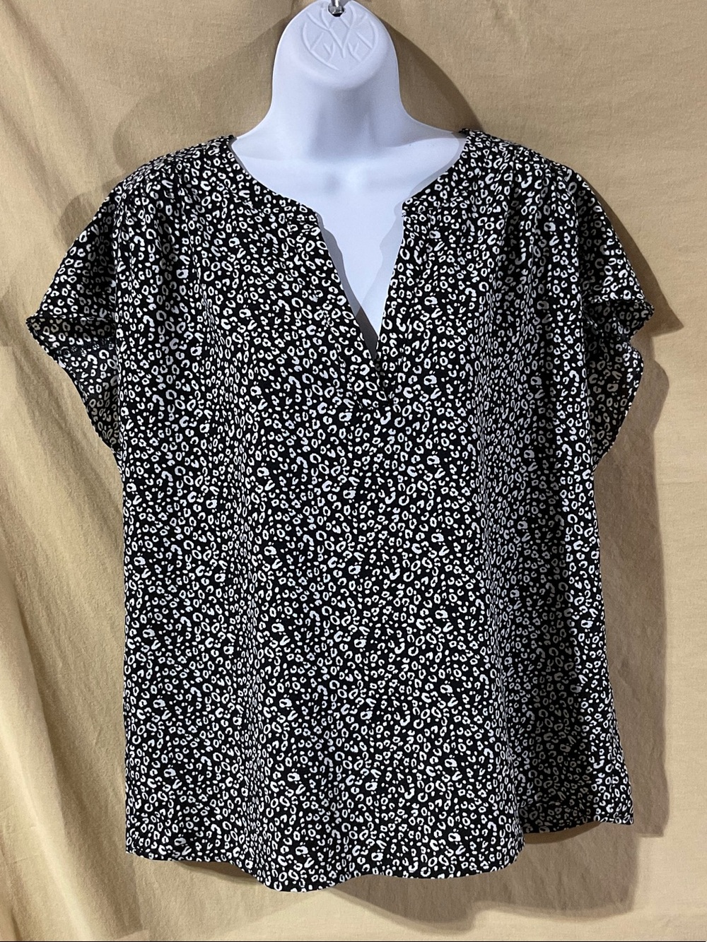 Sugarlips Size L Black and White Leopard Print Short Sleeve Blouse